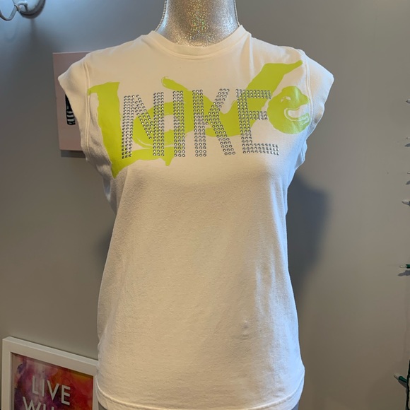 Nike shirt - Picture 1 of 5